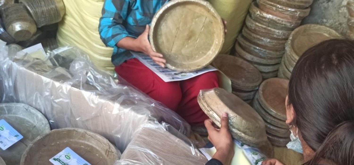 Trimming and packing the plates